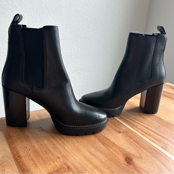 New Tory Burch Carson Lug Sole Chelsea Boots - Picture 4 of 6